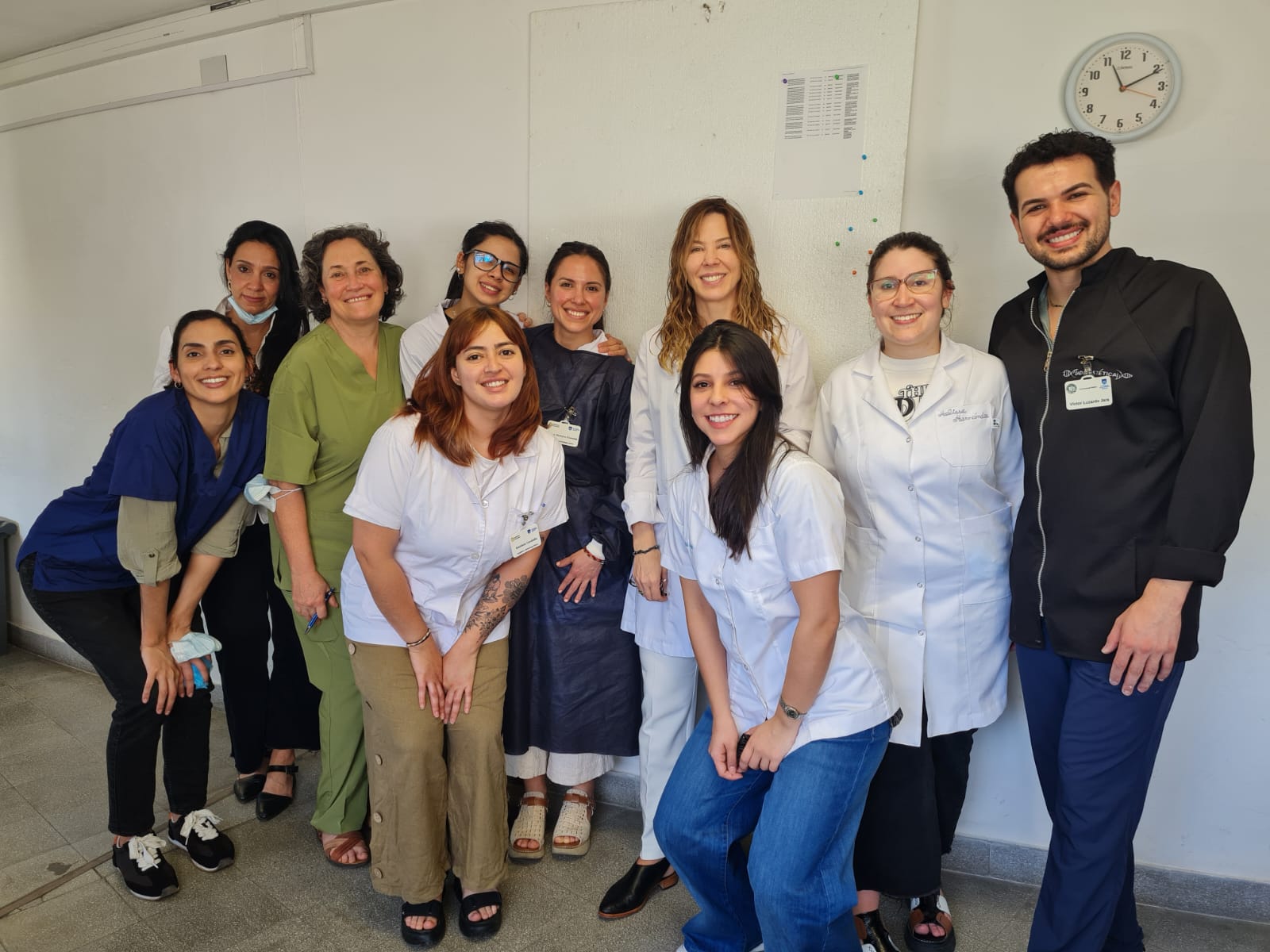 Lourdes Istebot con equipo de cosmetología